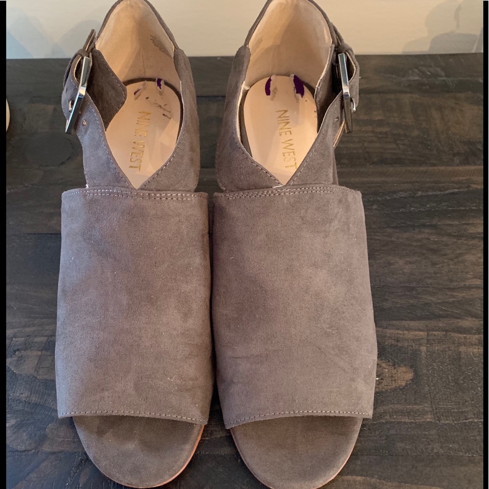 GREY/TAUPE SUEDE BLOCK HEELS